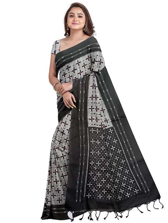women self design handloom saree with blouse
