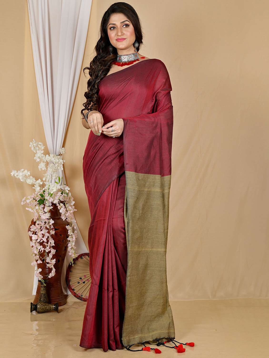women solid handloom saree with blouse