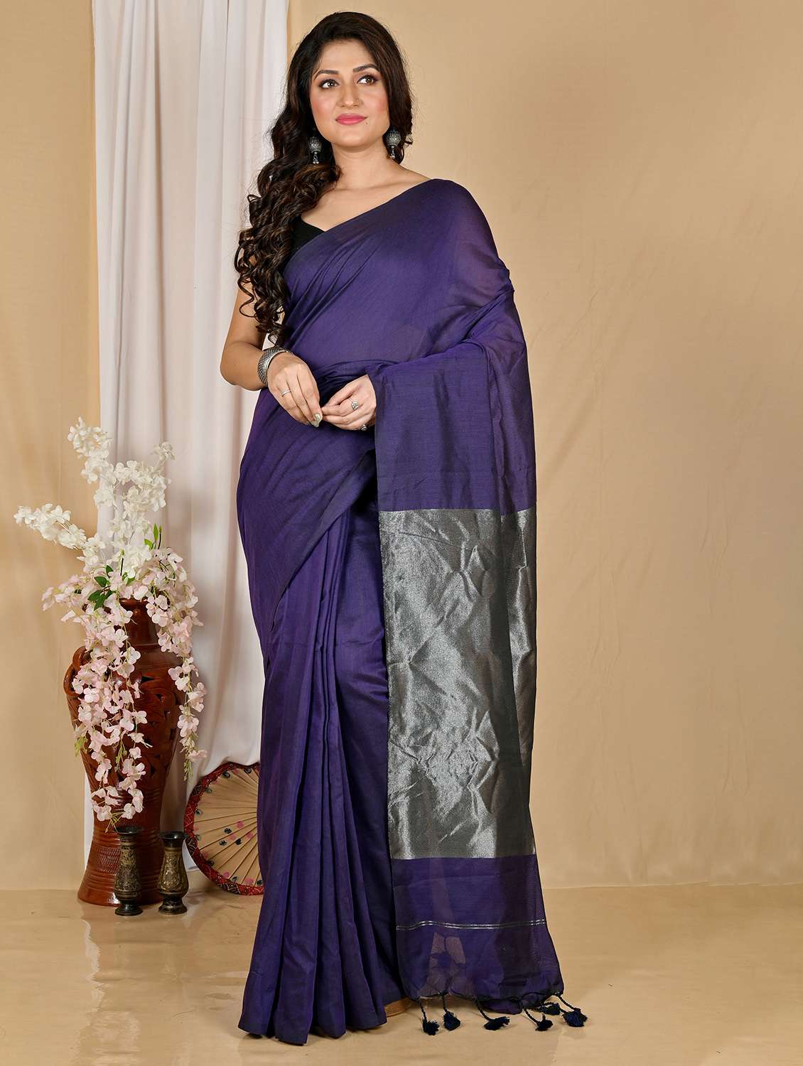women solid handloom saree with blouse