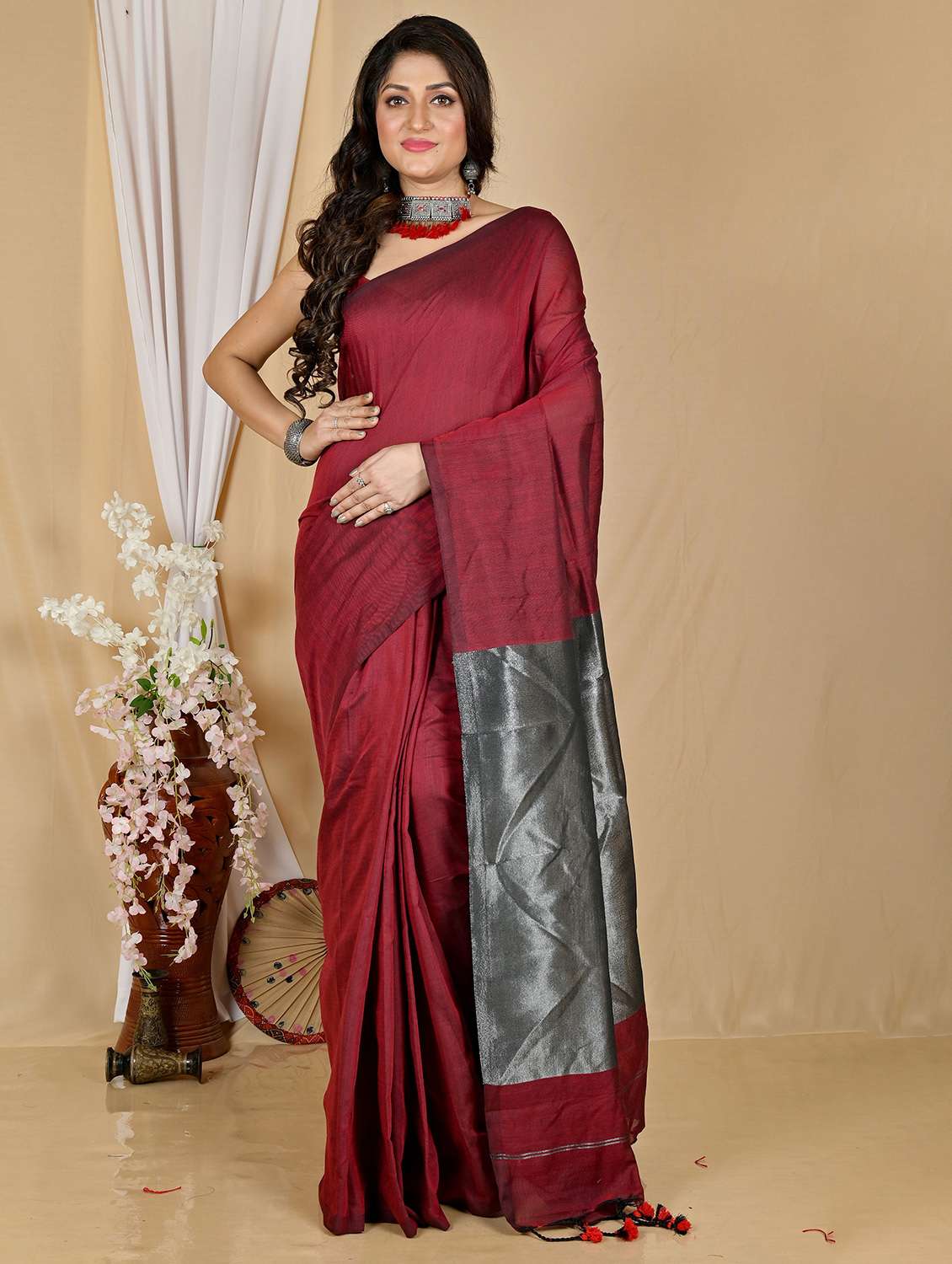 women solid handloom saree with blouse - 22081853 - Zoom Image - 0