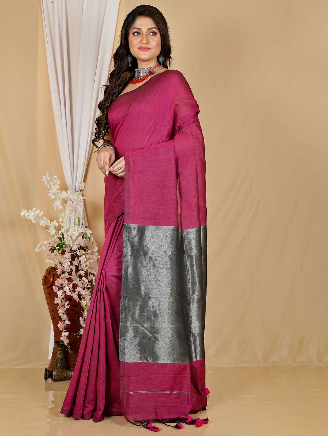 women solid handloom saree with blouse
