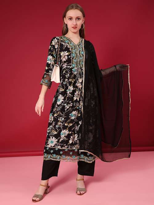 women three quarter sleeve kurta and pant with dupatta - 22082136 -  Standard Image - 0