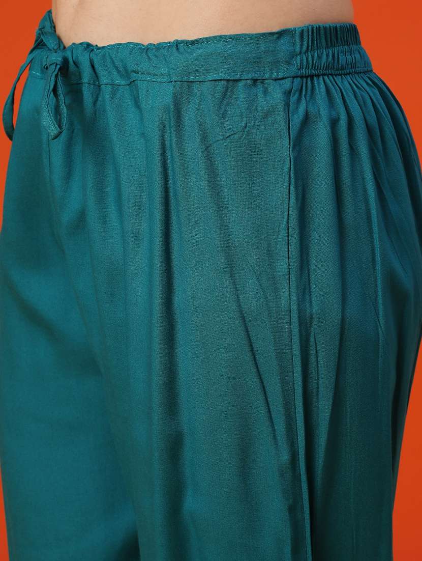 women three quarter sleeve kurta and pant with dupatta - 22082137 -  Standard Image - 5