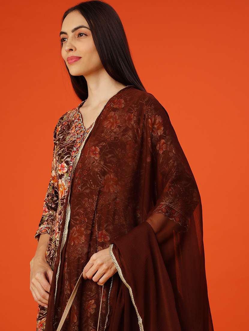 women three quarter sleeve kurta and pant with dupatta - 22082138 -  Standard Image - 3