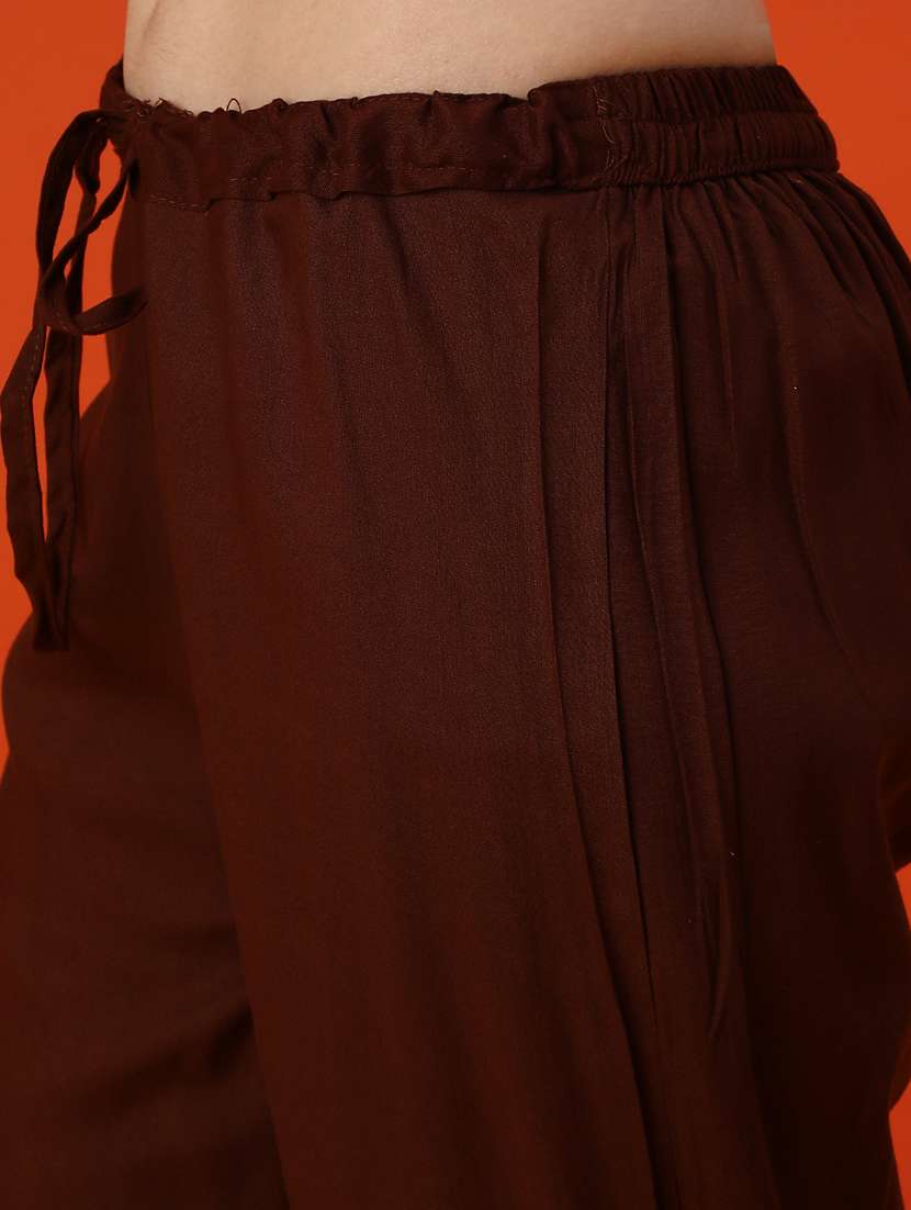 women three quarter sleeve kurta and pant with dupatta - 22082138 -  Standard Image - 5