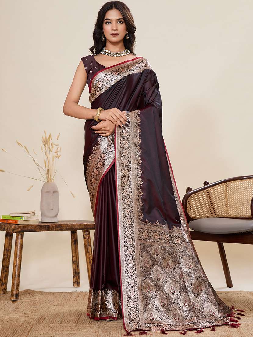 women solid with bordered saree with blouse