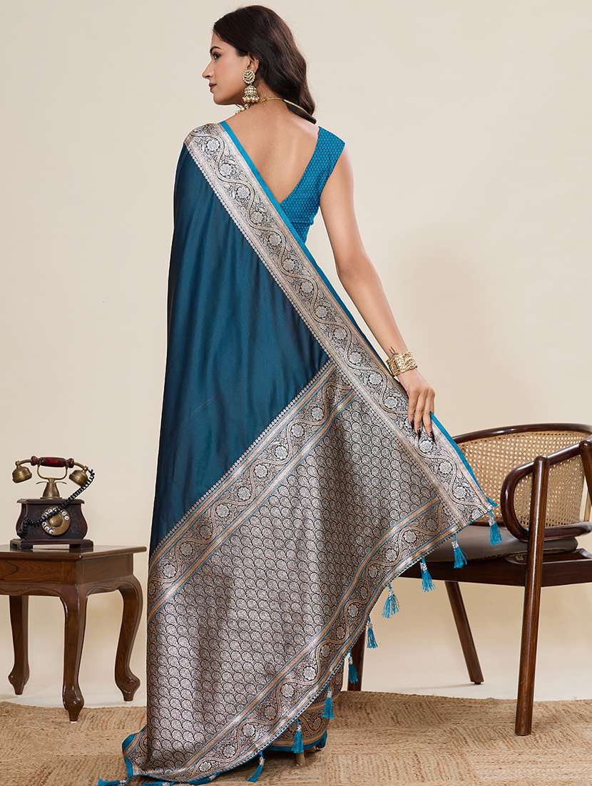 women solid with bordered saree with blouse - 22082198 -  Standard Image - 3