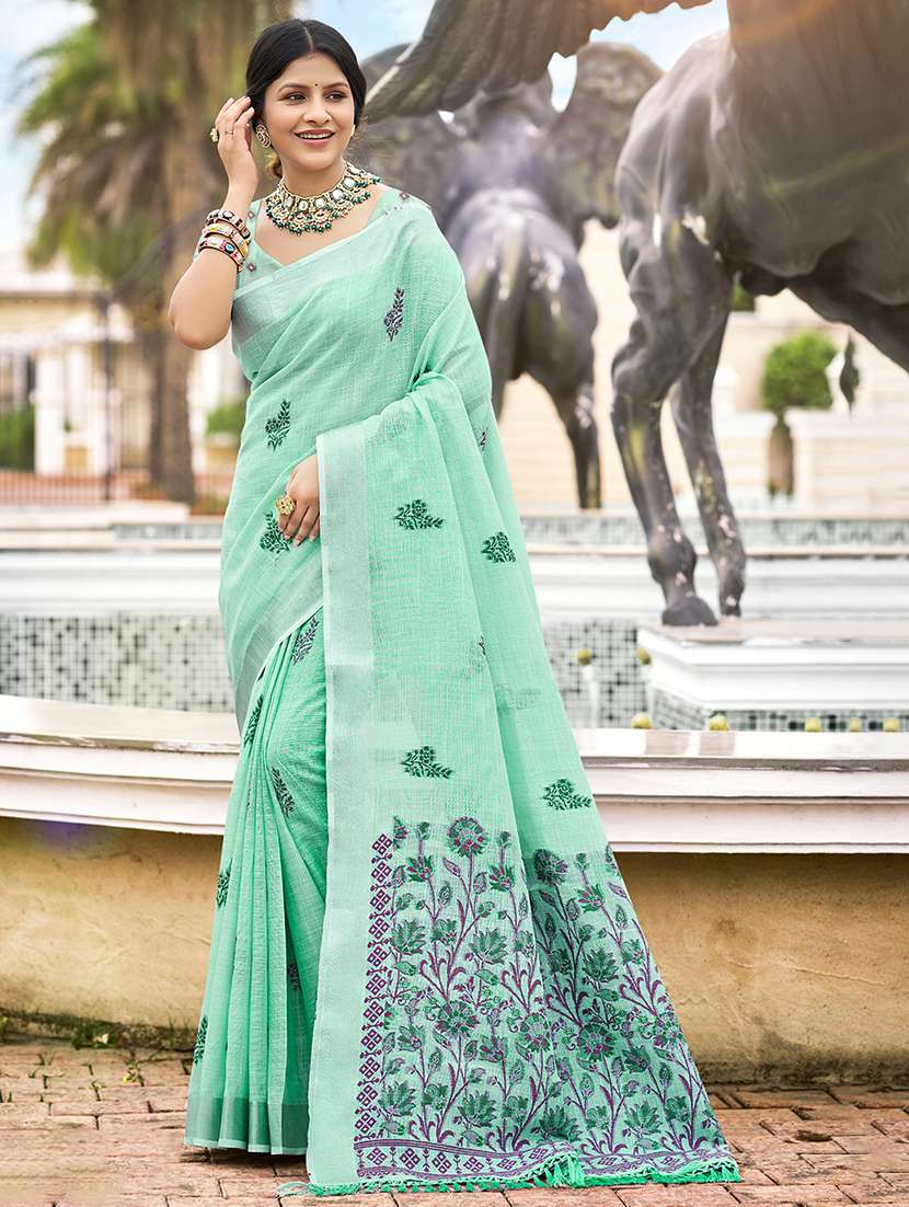 women self design handloom saree with blouse