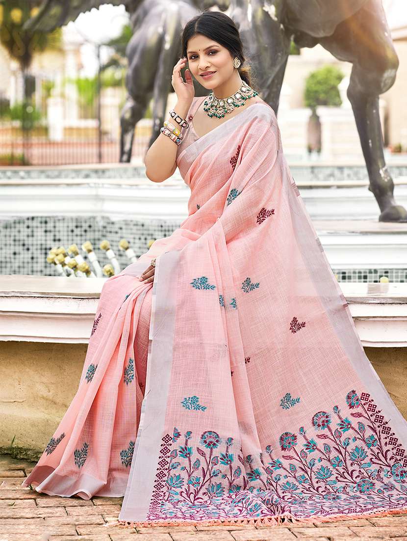 women self design handloom saree with blouse