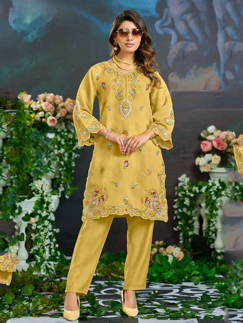 women solid three quarter sleeve kurta pant set - 22082477 -  Standard Image - 0