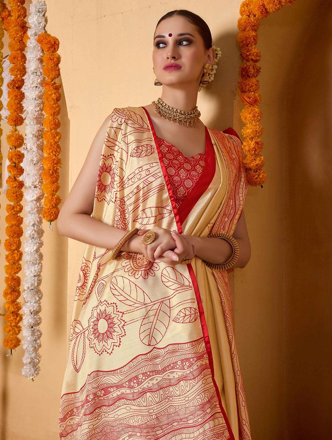 women printed casual wear saree with blouse - 22082992 - Standard Image - 3