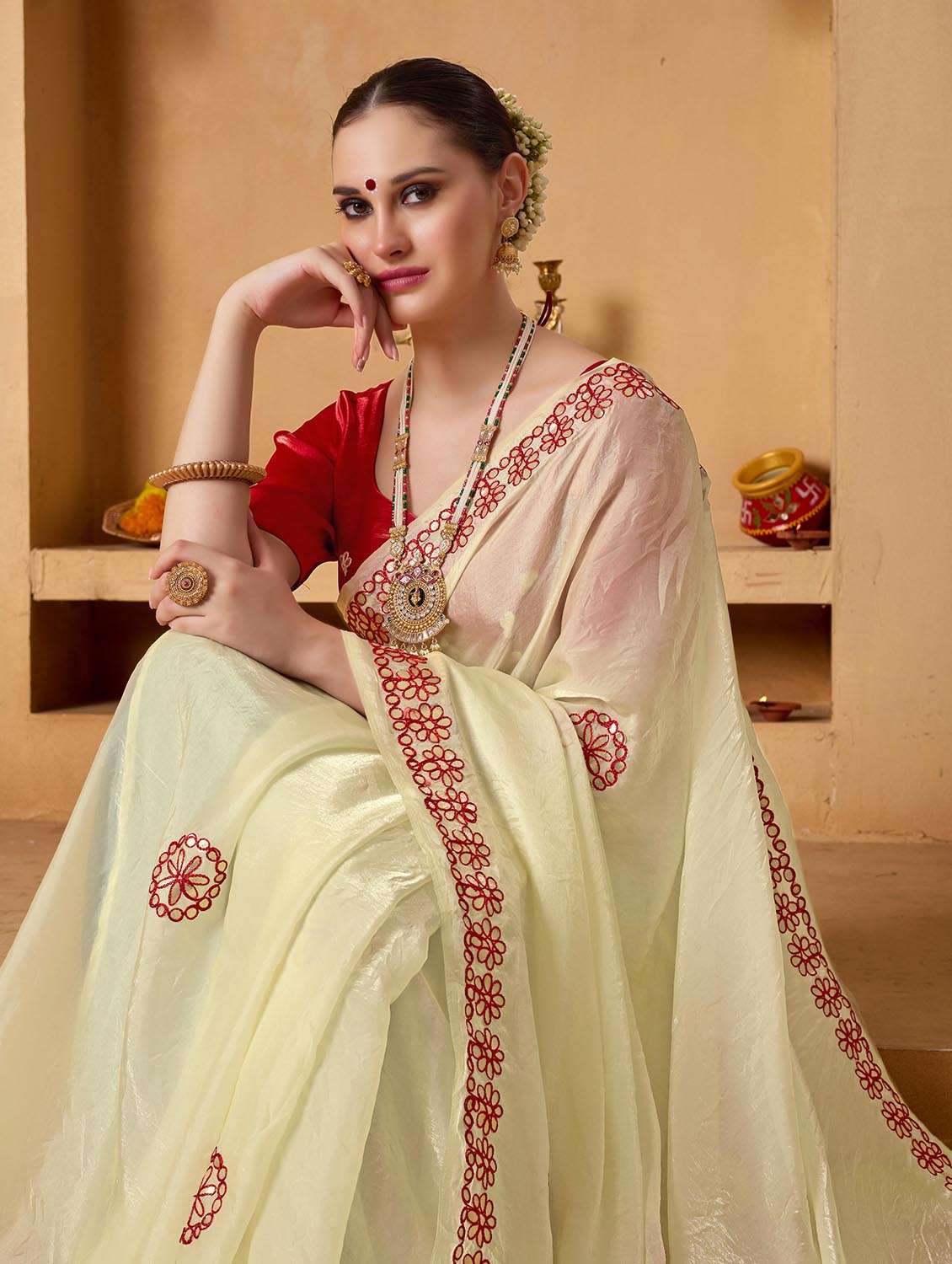 women solid with work embroidered saree with blouse - 22083006 -  Standard Image - 3