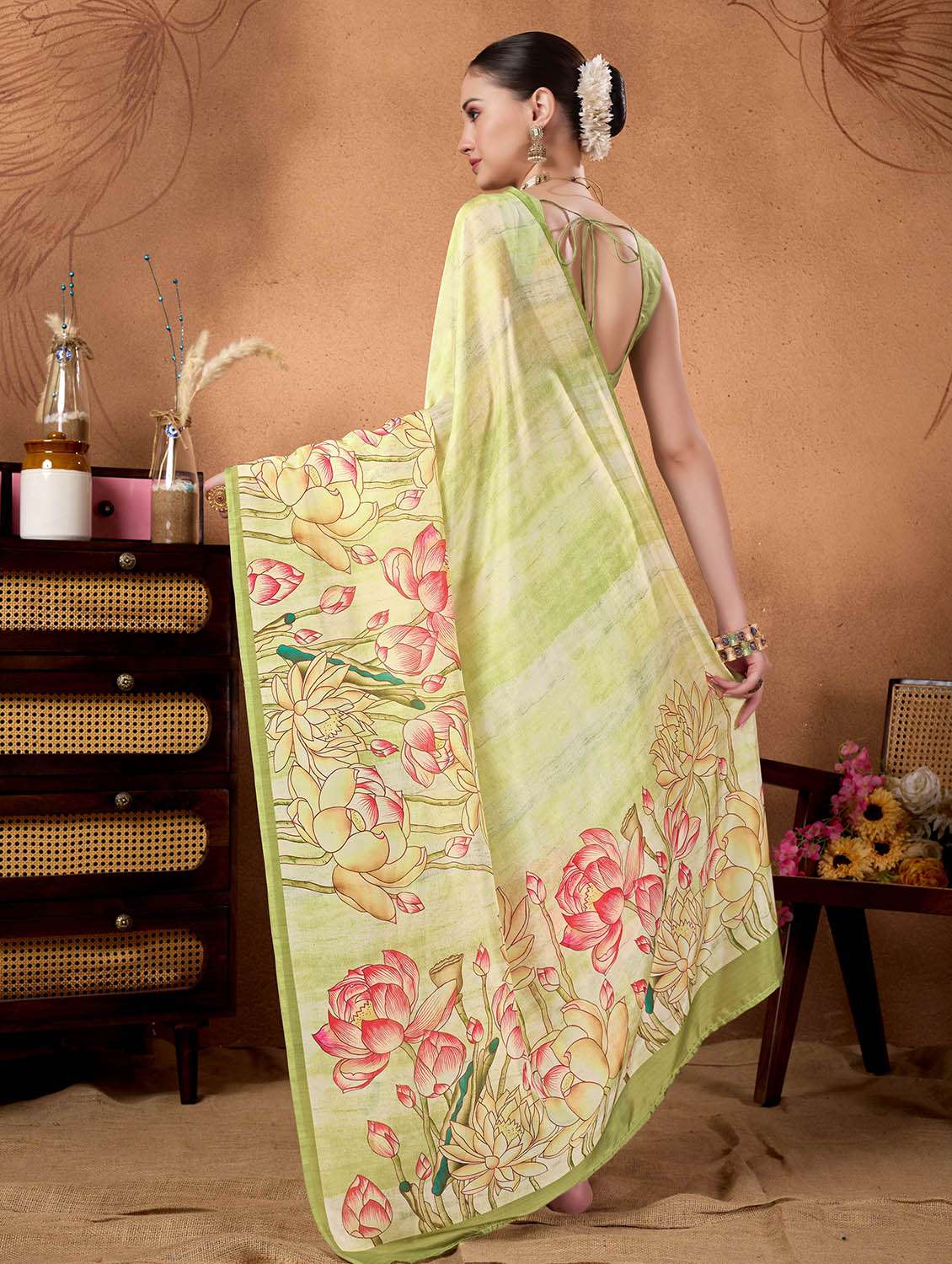 women floral printed saree with blouse - 22083018 - Standard Image - 3