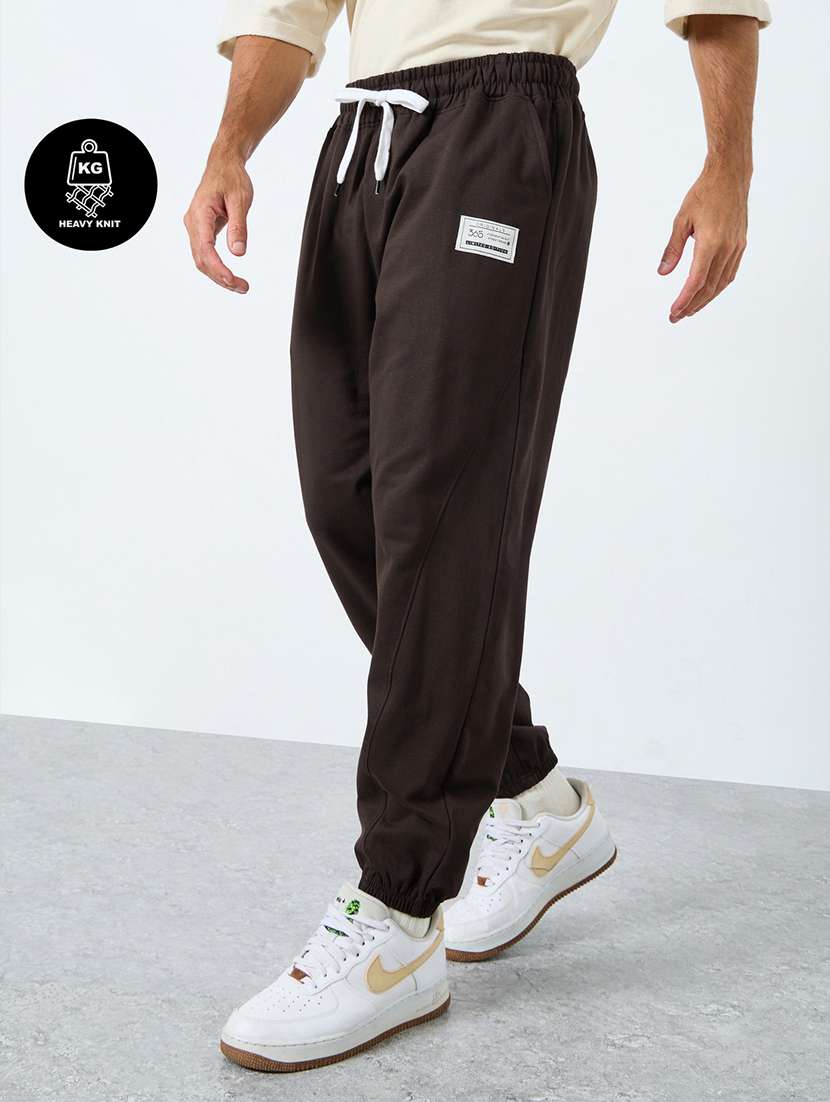 men solid mid rise relaxed fit jogger