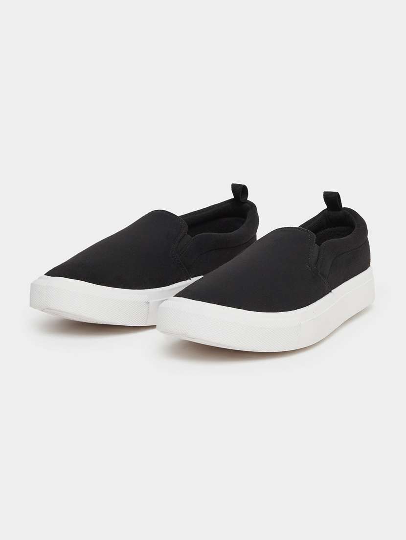 men solid slip on casual shoe