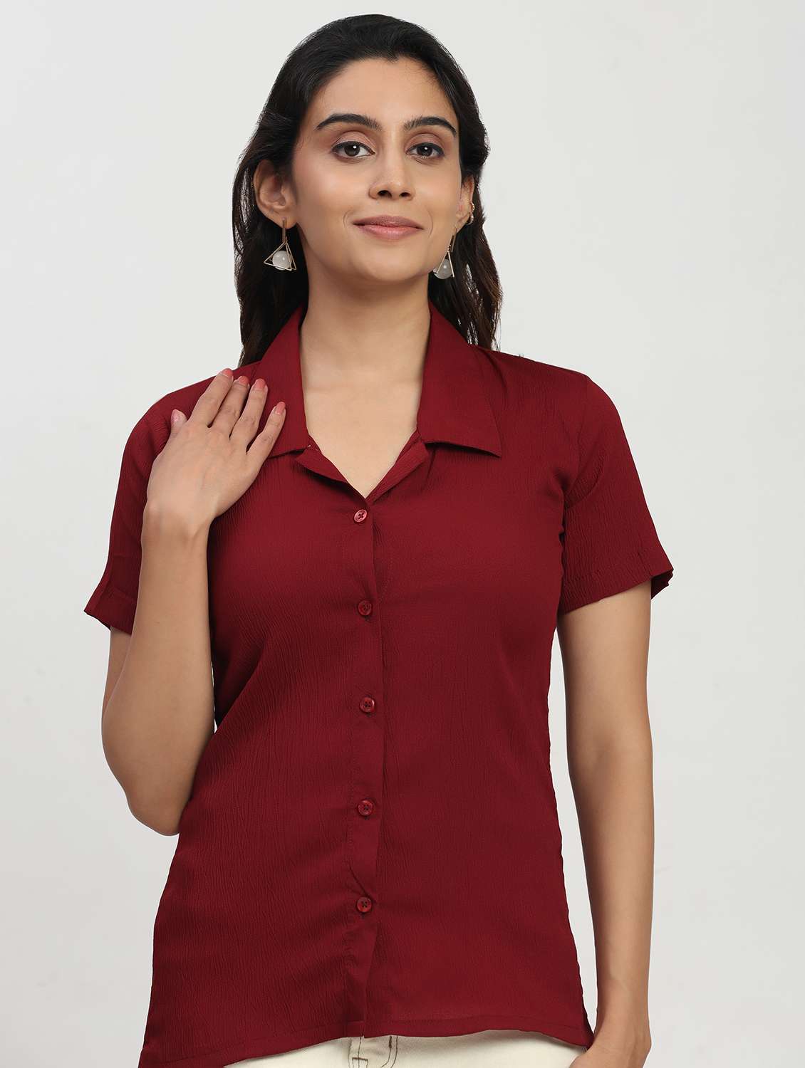 women solid short sleeve collared shirt - 22083595 - Zoom Image - 0