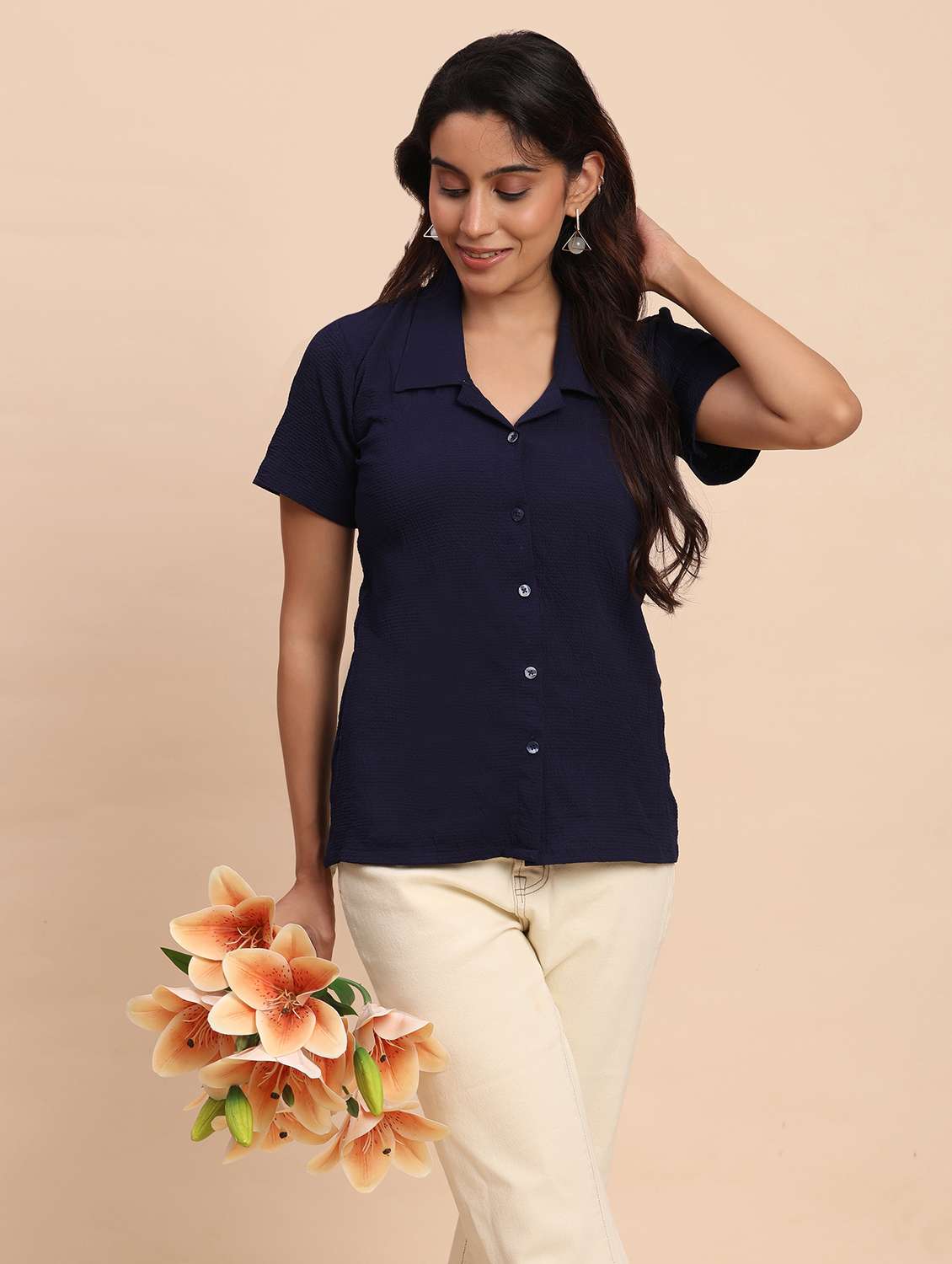 women solid short sleeve collared shirt - 22083597 -  Zoom Image - 0
