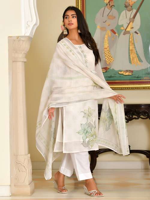 women floral three quarter sleeve kurta pant with dupatta set - 22083994 - Standard Image - 0