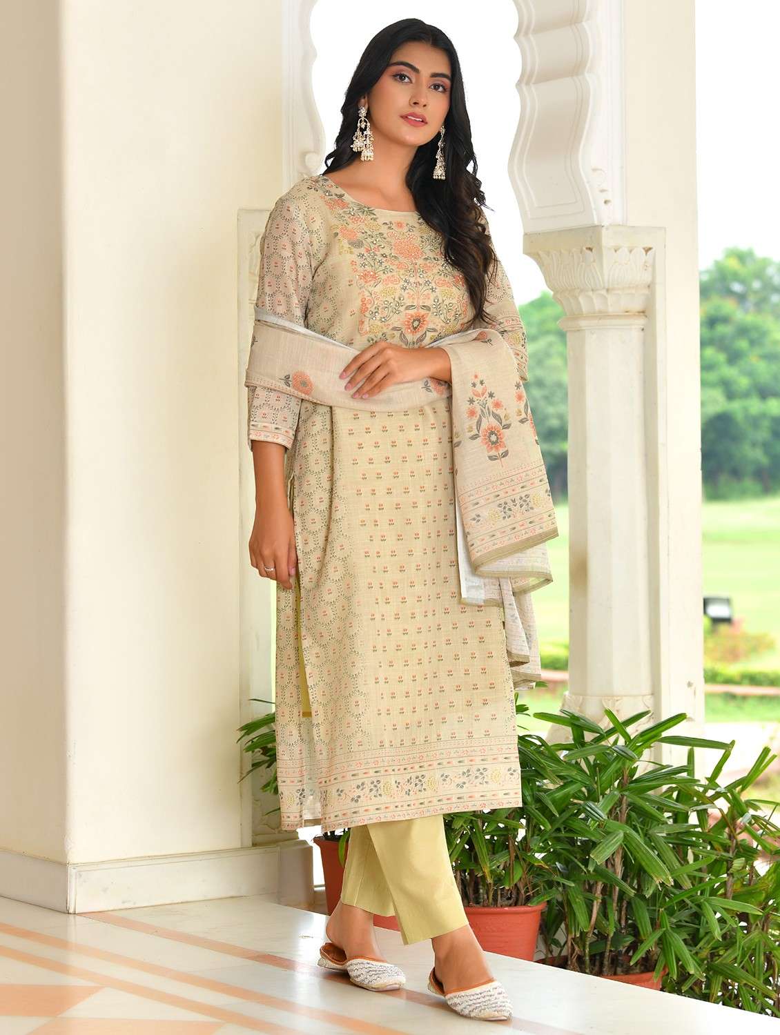 women floral three quarter sleeve kurta pant with dupatta set - 22083999 - Zoom Image - 0