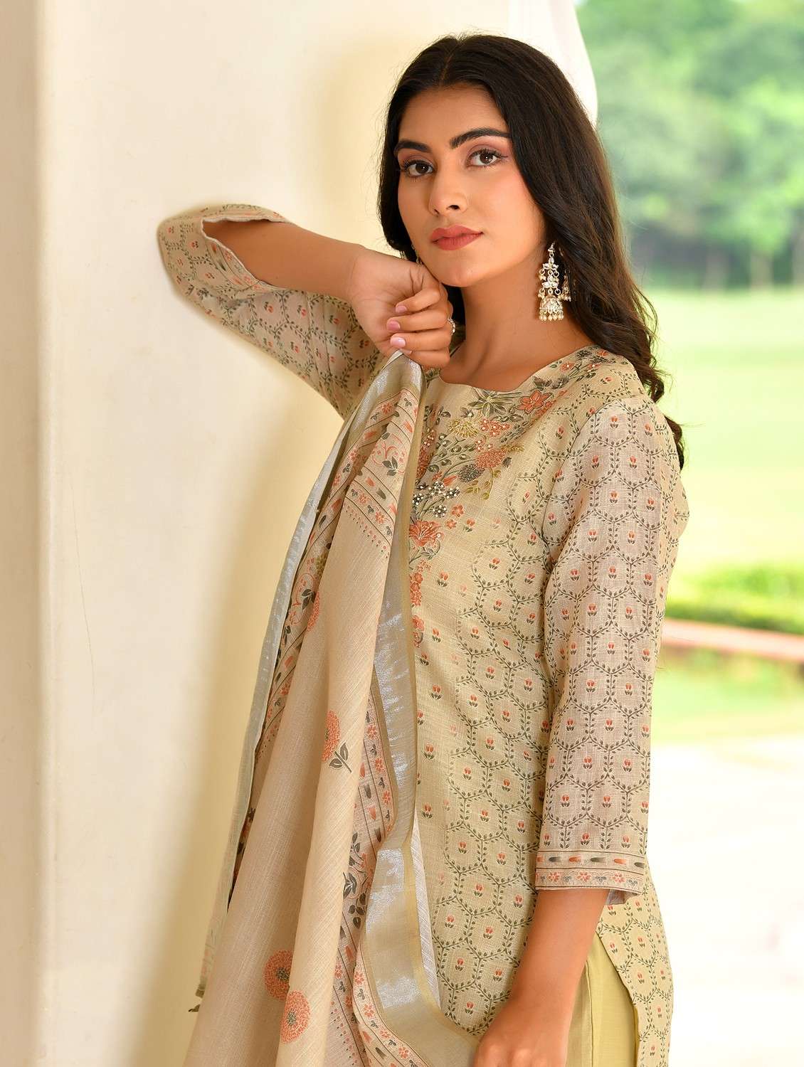 women floral three quarter sleeve kurta pant with dupatta set - 22083999 - Standard Image - 3