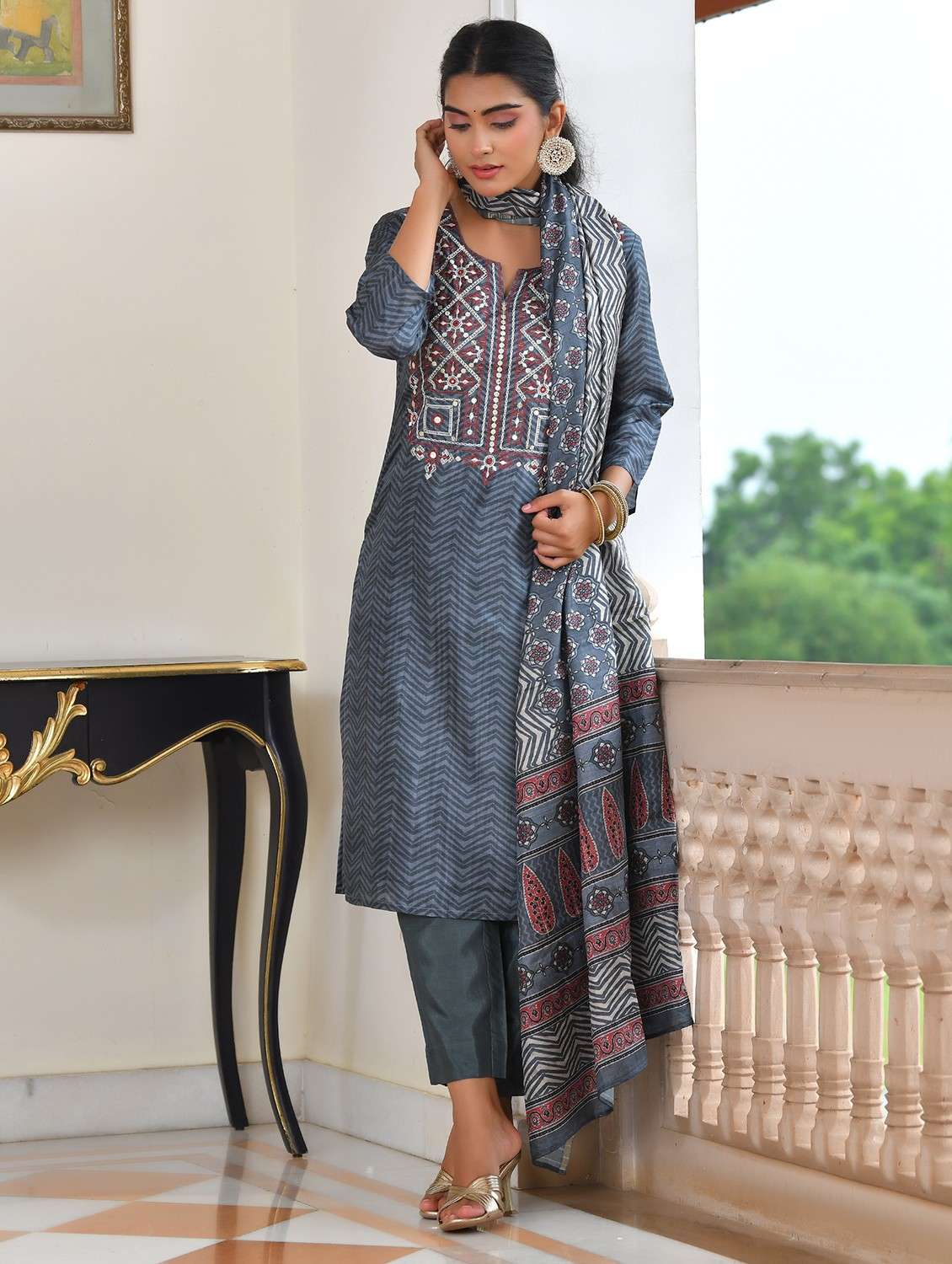 women chevron three quarter sleeve kurta pant with dupatta set