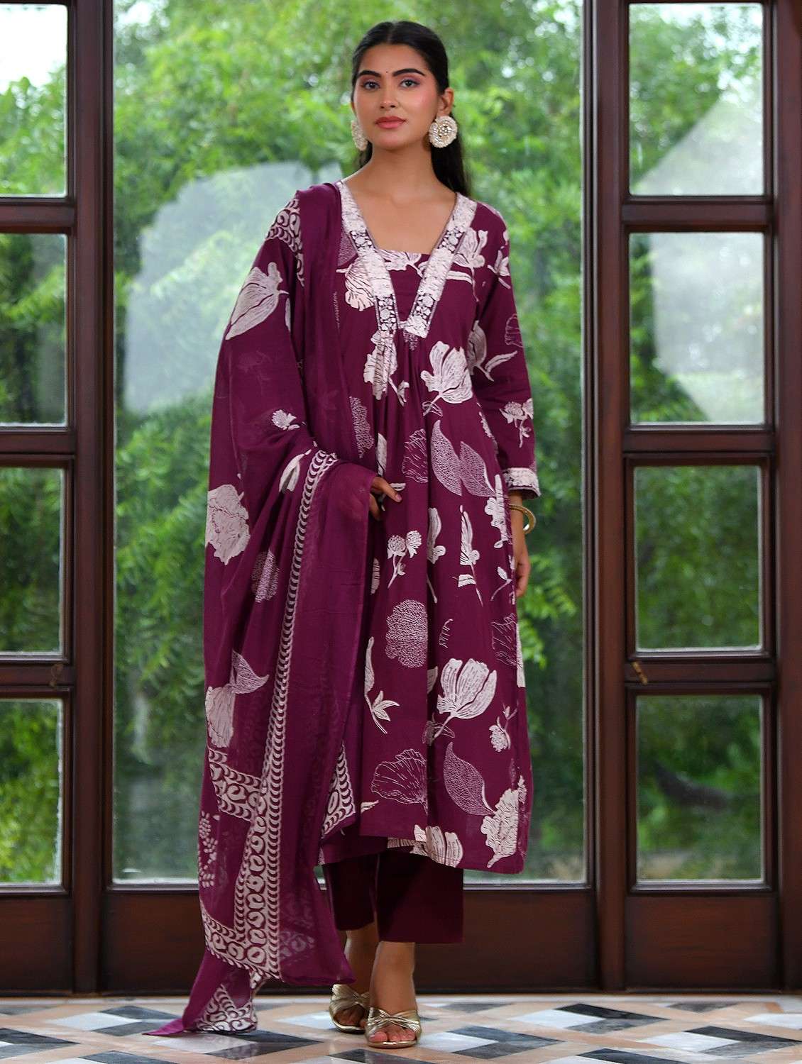 women floral printed long sleeve kurta pant with dupatta set - 22084025 - Zoom Image - 0