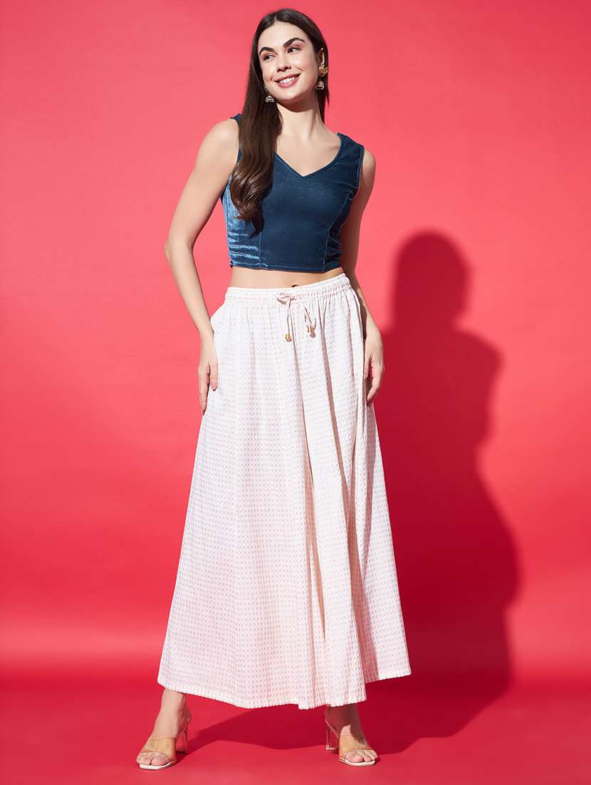 women solid sleeveless stitched velvet blouse - 22084028 - Standard Image - 3