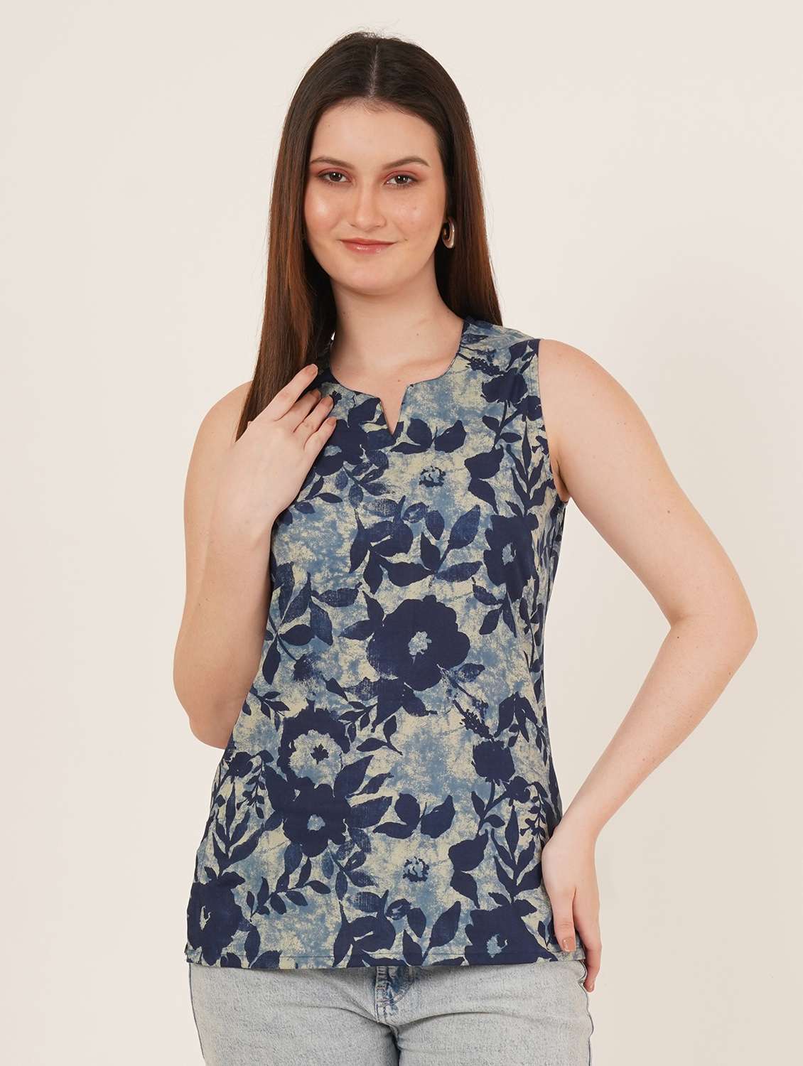 women floral printed sleeveless straight kurti