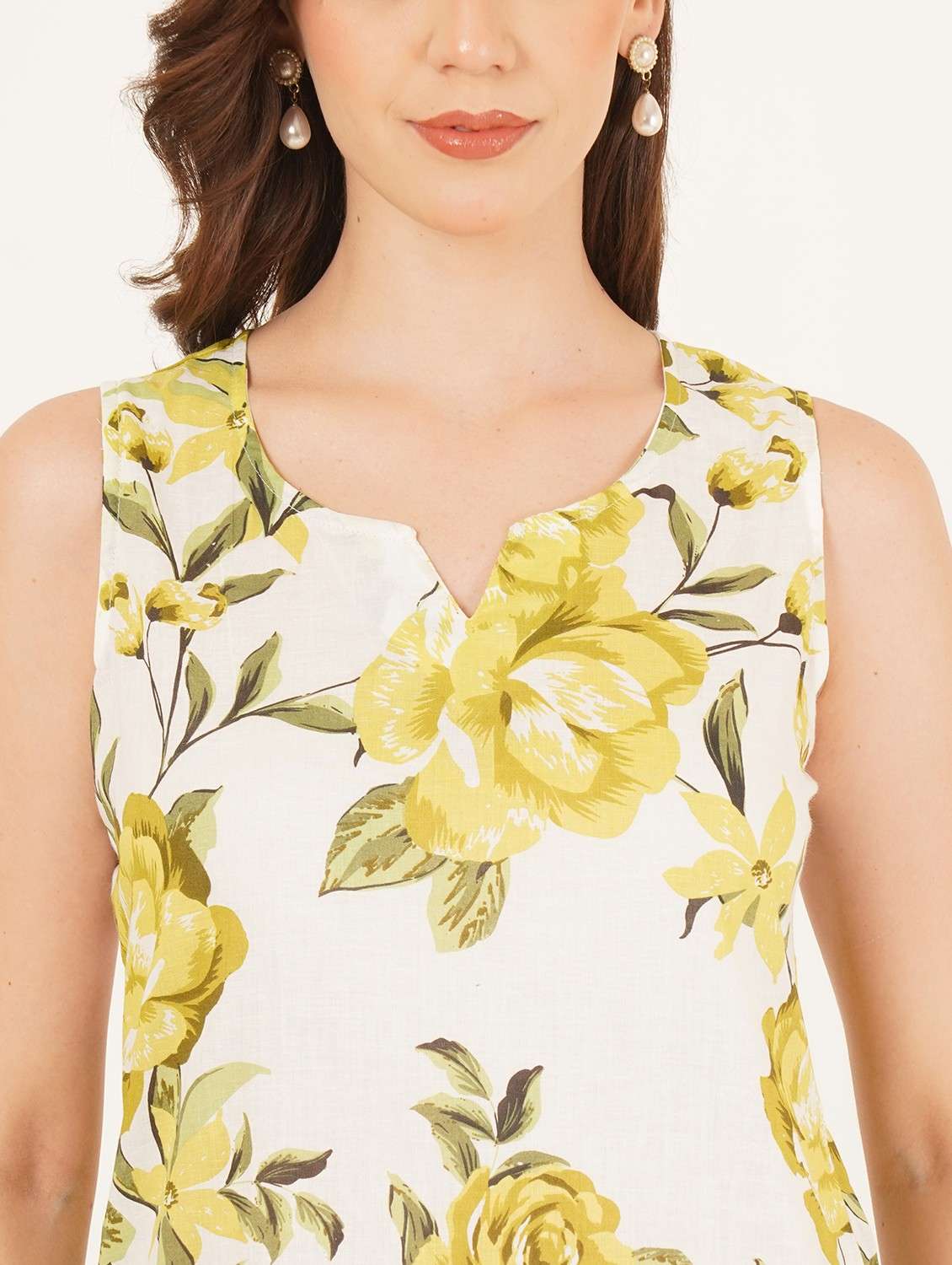 women floral printed sleeveless straight kurti - 22084199 -  Standard Image - 3