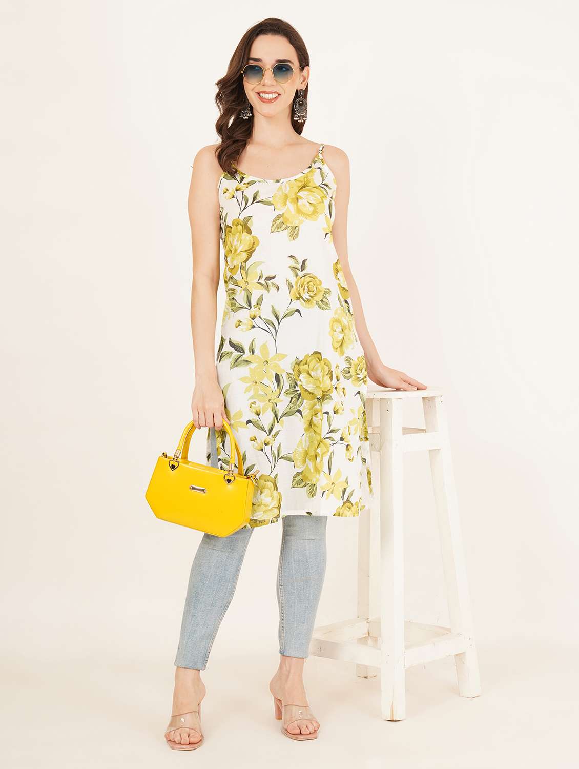 women floral printed sleeveless straight kurta - 22084203 - Zoom Image - 0