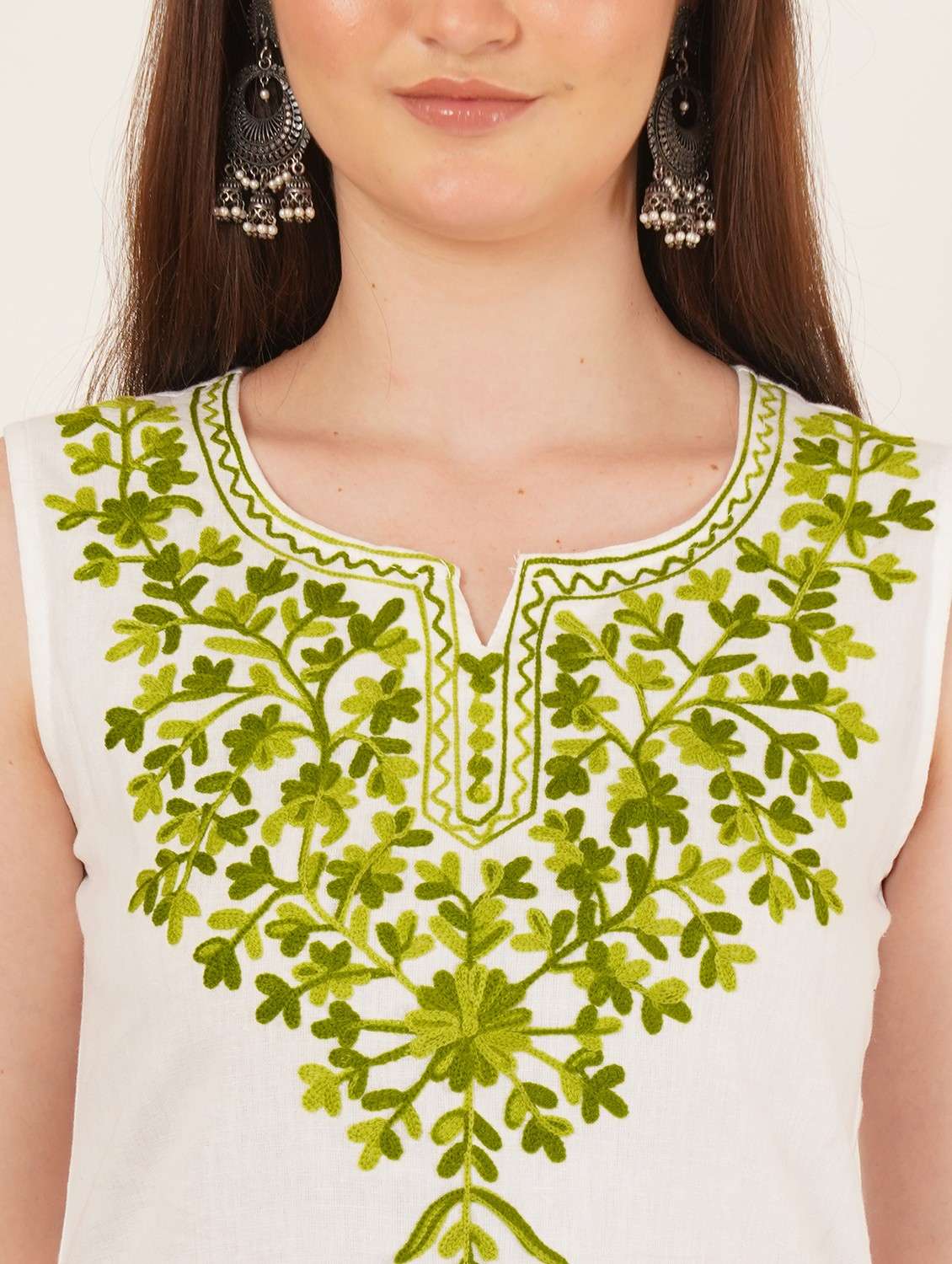 women embroidered sleeveless straight kurti - 22084212 - Standard Image - 3