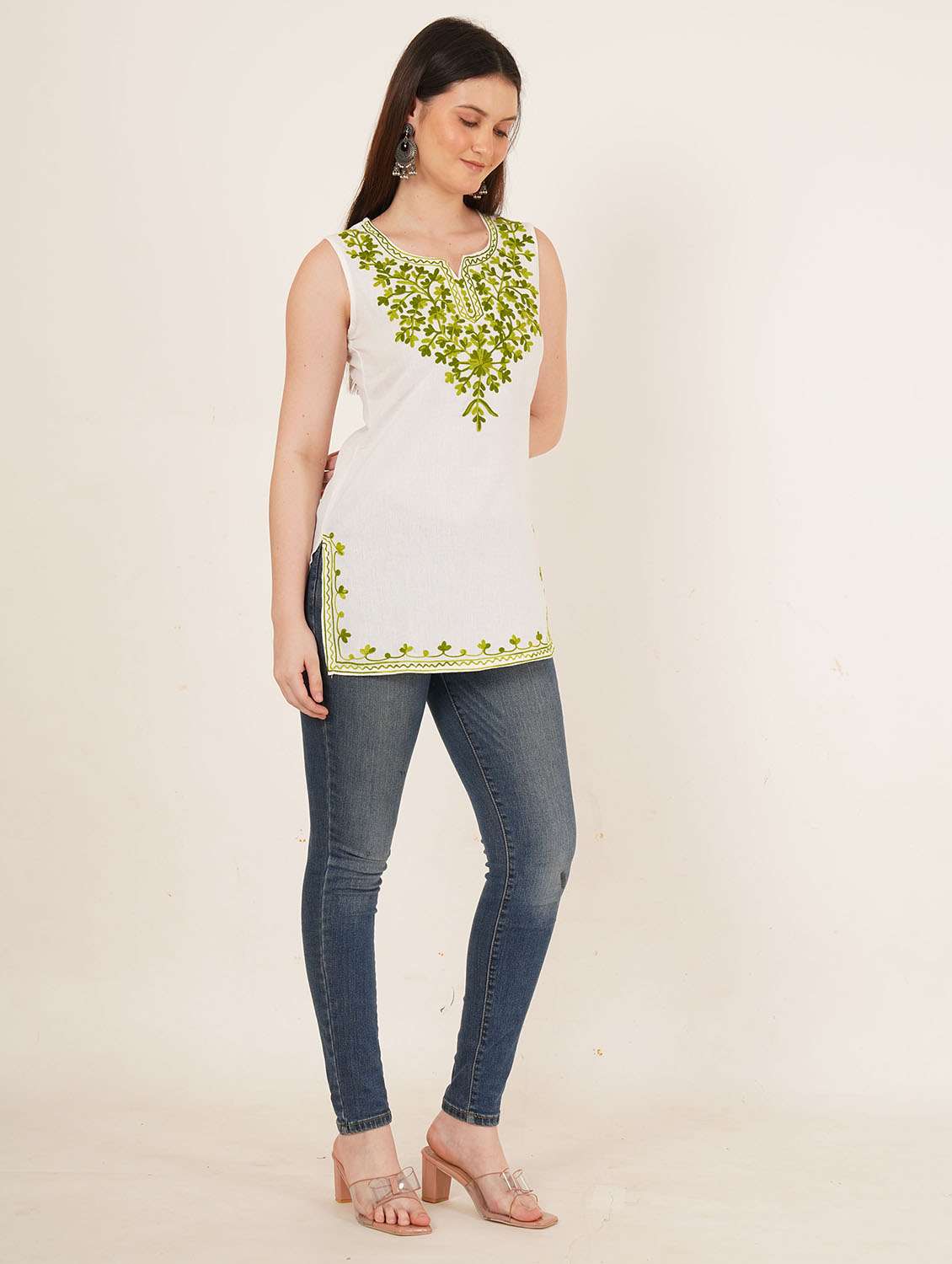 women embroidered sleeveless straight kurti - 22084212 - Standard Image - 5
