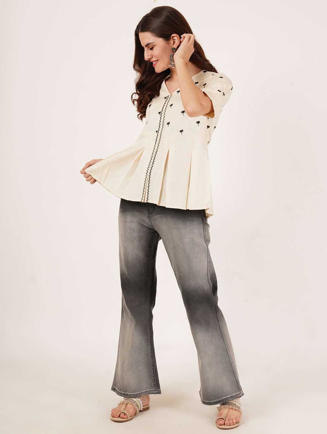 women embroidered short sleeve a-line kurti - 22084213 - Standard Image - 5