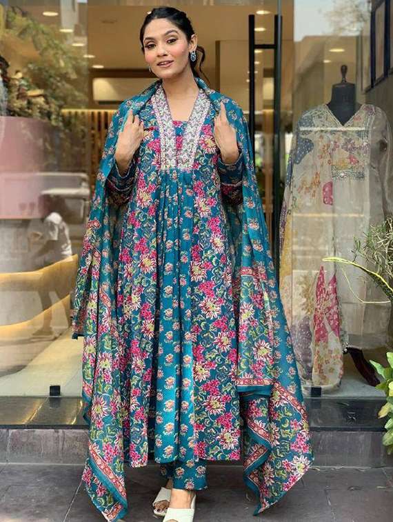women embroidered long sleeve kurta pant with dupatta set