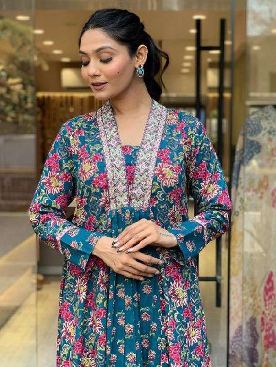 women embroidered long sleeve kurta pant with dupatta set - 22084533 - Standard Image - 5