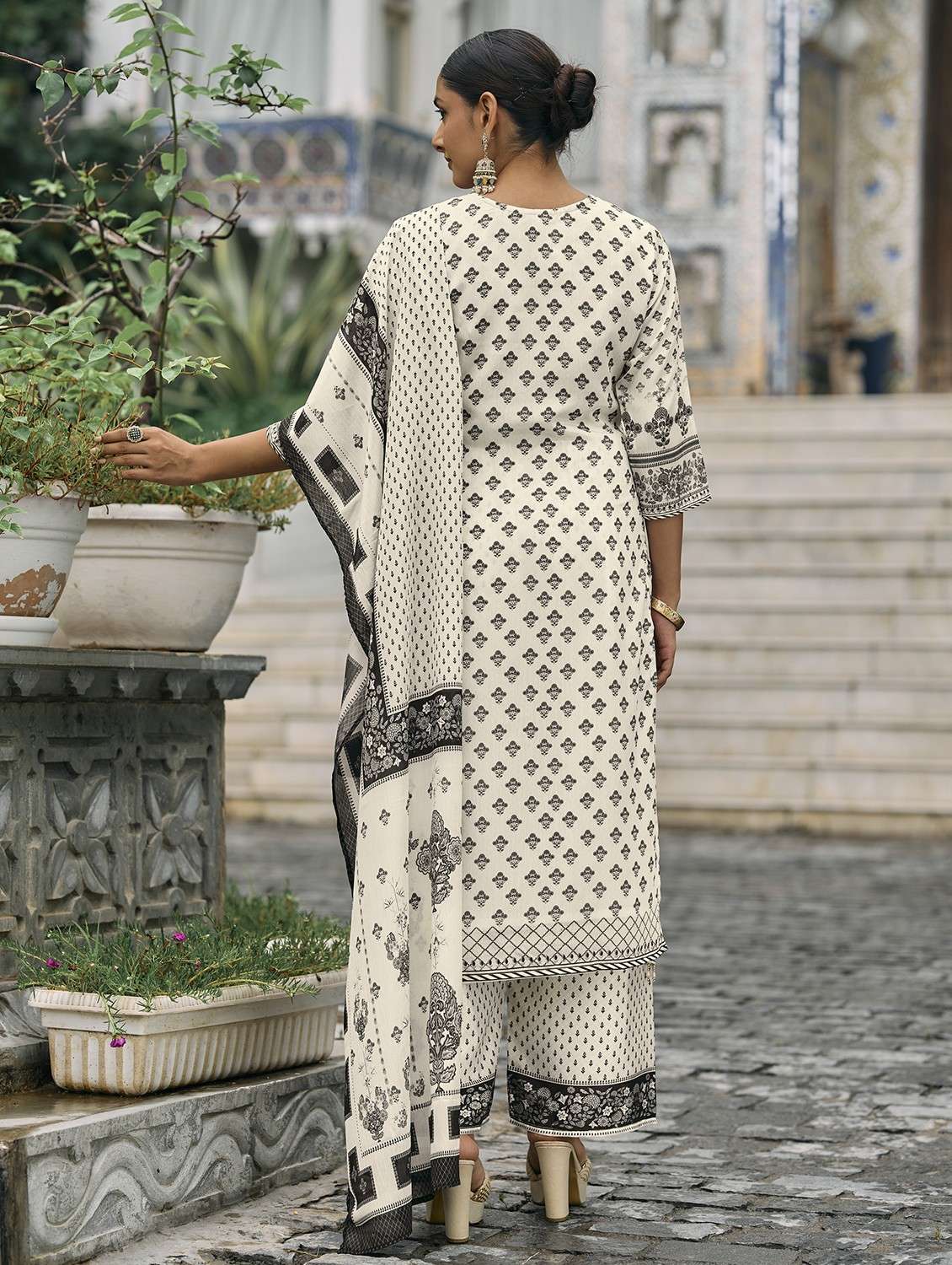 women printed three quarter sleeve kurta palazzo with dupatta set - 22084660 -  Standard Image - 3