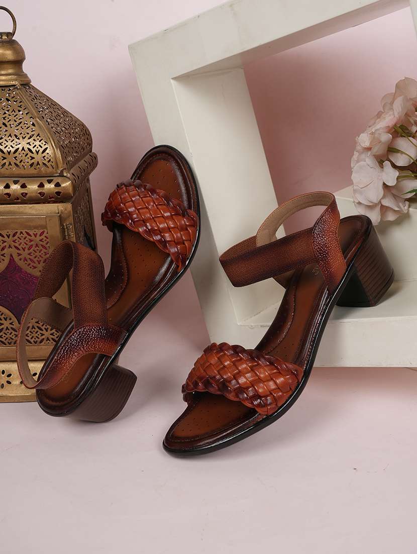 women solid back strap block heel sandals - 22084755 - Zoom Image - 0