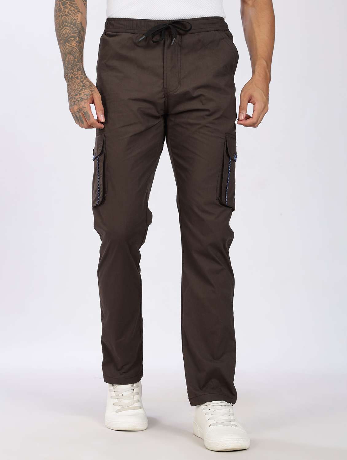 men solid mid rise regular fit cargo