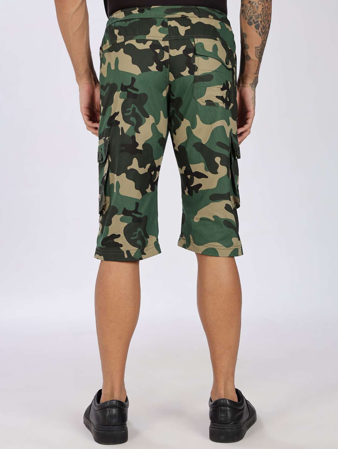 men camouflage mid rise regular fit three fourth cargo shorts - 22084906 -  Standard Image - 3