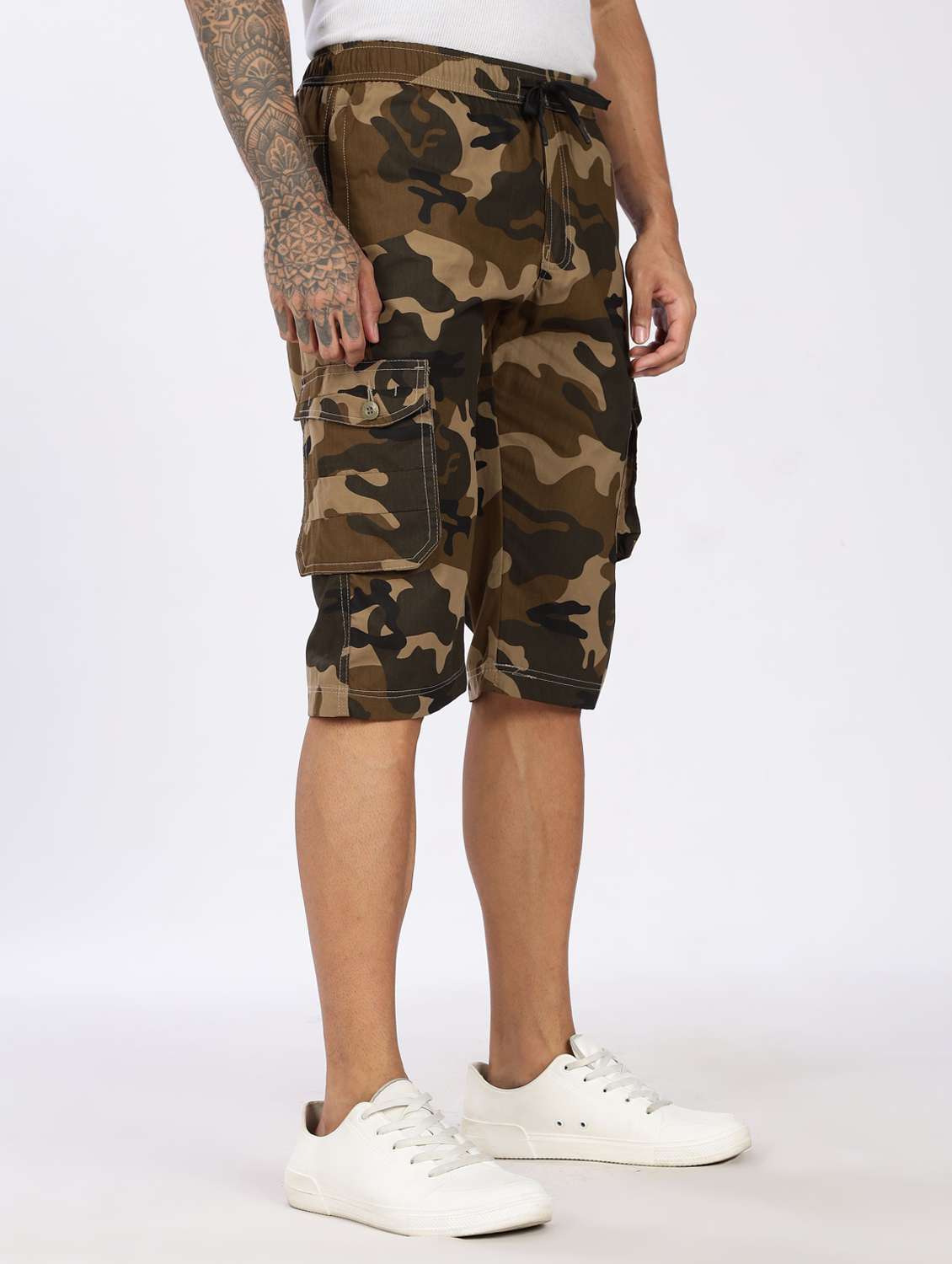 men camouflage mid rise regular fit three fourth cargo shorts