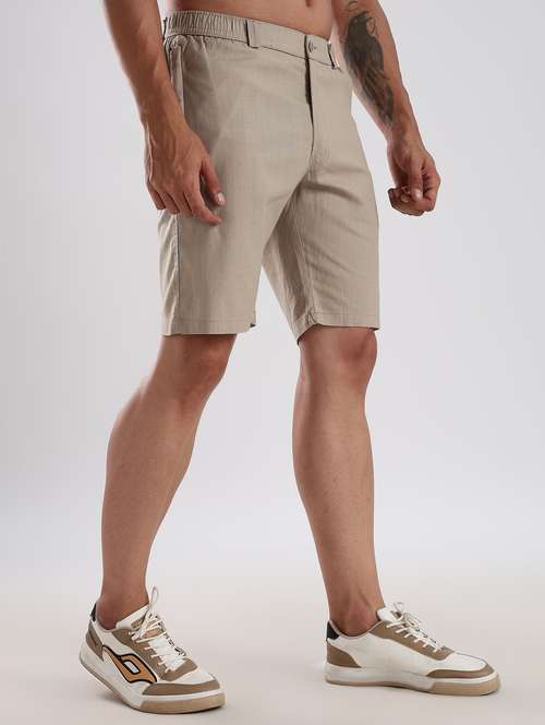 men solid mid rise regular fit shorts - 22084969 - Standard Image - 0