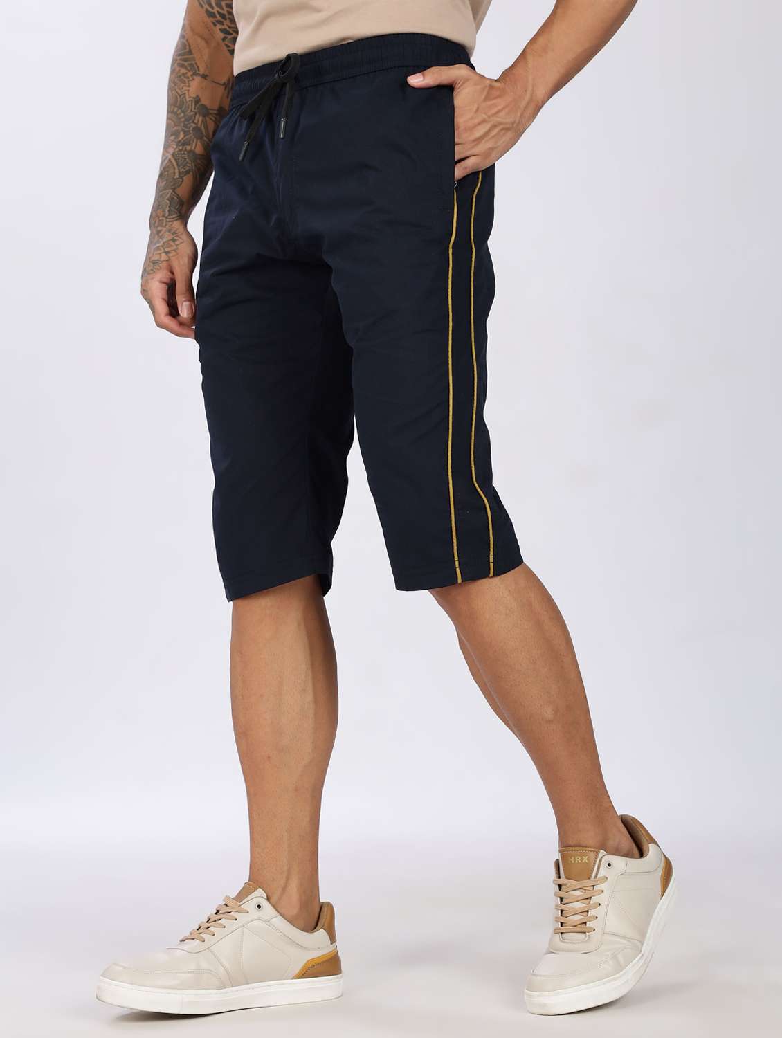 men side striped mid rise regular fit three fourth shorts