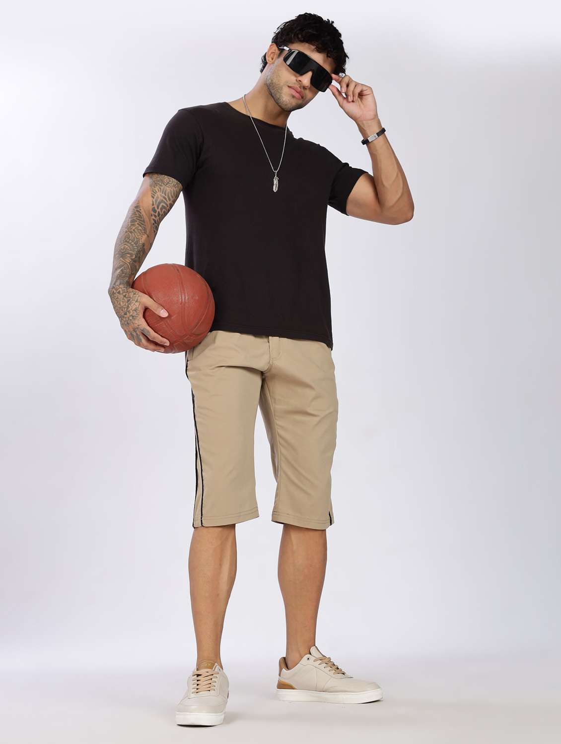 men side striped mid rise regular fit three fourth shorts - 22084989 -  Standard Image - 3