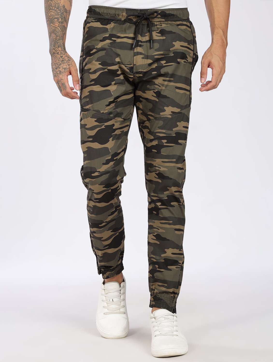 men camouflage mid rise regular fit jogger