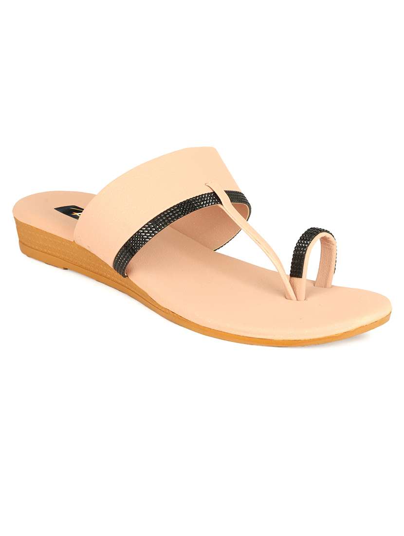 women solid one toe slip on flat sandals - 22085253 - Zoom Image - 0
