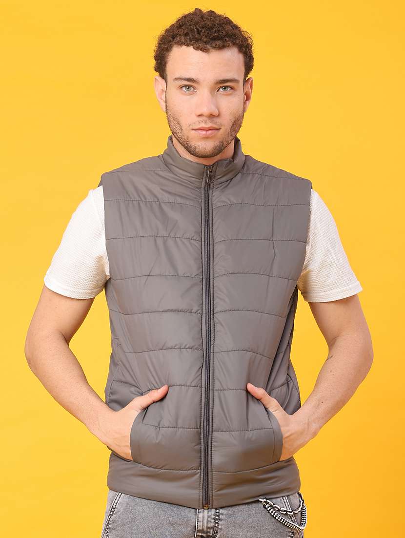 men solid sleeveless lightweight puffer jacket