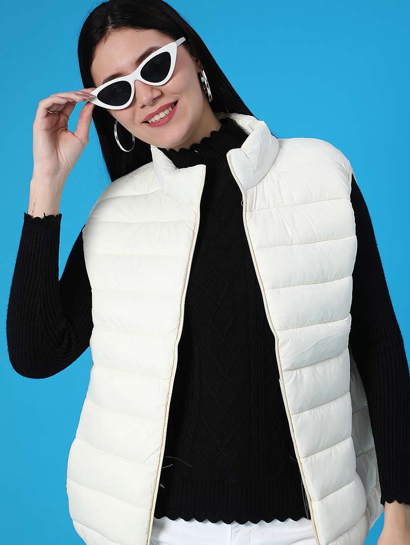women solid sleeveless quilted jacket