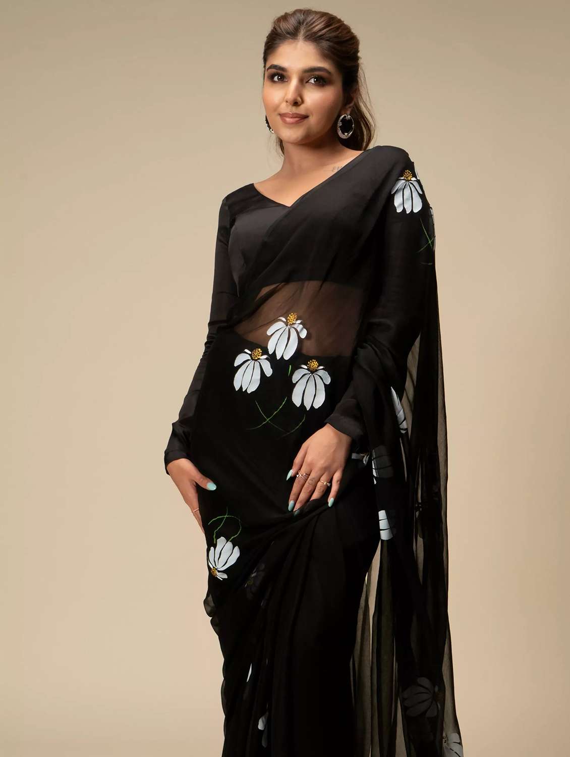 women floral printed saree with blouse - 22085847 - Standard Image - 3