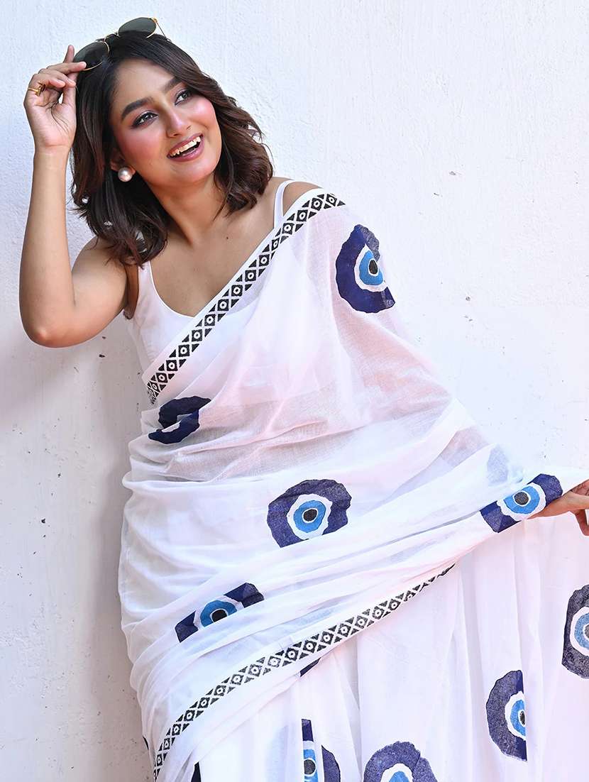 women white printed saree with blouse - 22085852 - Standard Image - 3