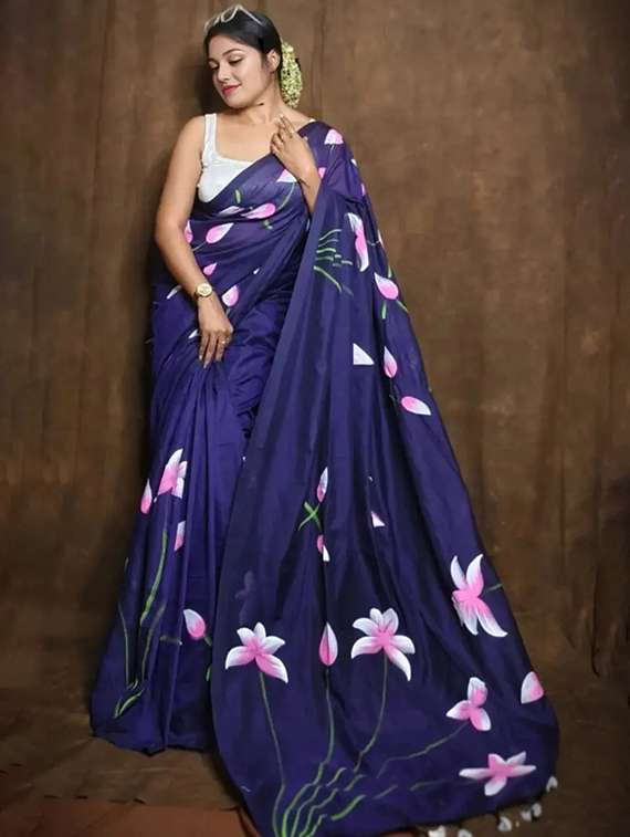 women floral printed saree with blouse - 22085859 -  Standard Image - 3